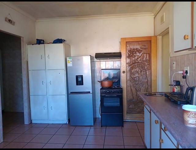 3 BEDROOM HOUSE FOR SALE IN VANDERBIJLPARK CE 2..